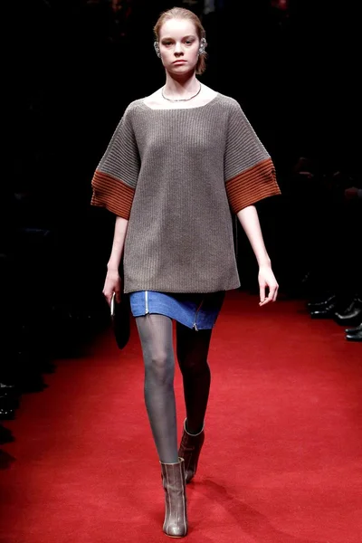 Look 16